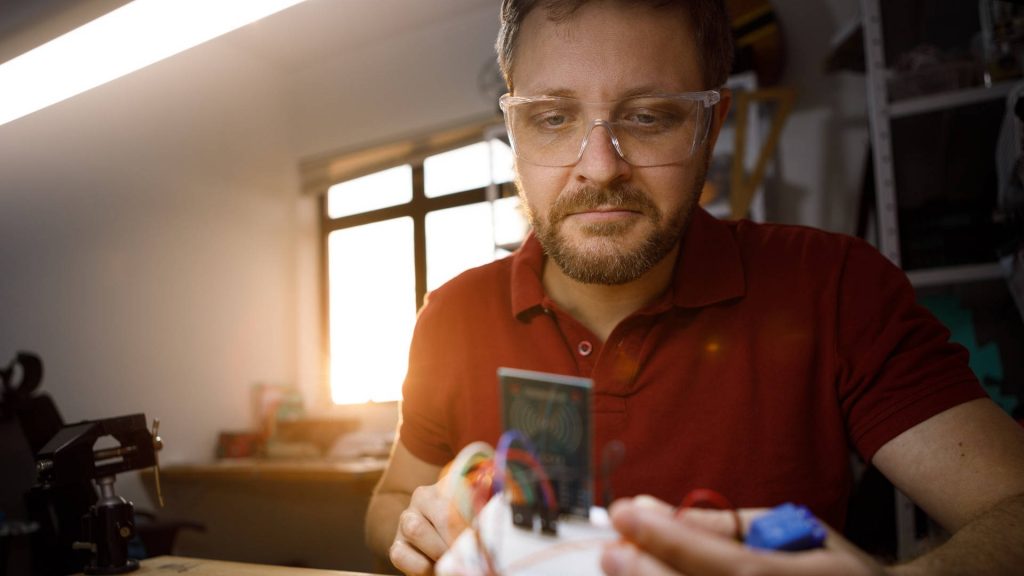 El Máster Universitario en IoT cuenta con tres seminarios especializados como complemento a la formación del posgrado. Aprende con profesionales.